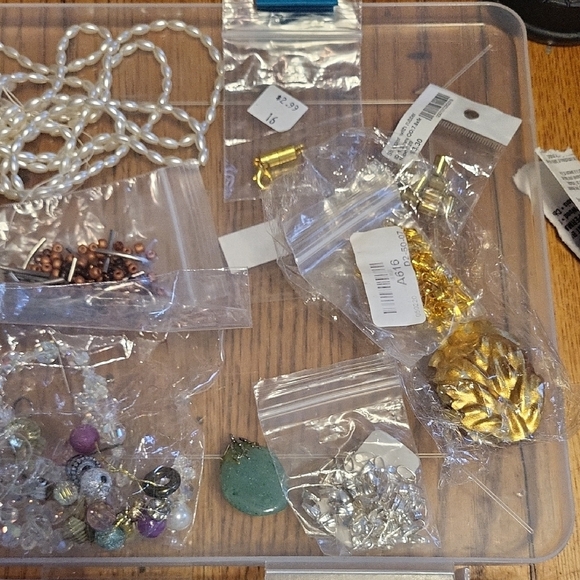 Jewelry making supplies. - Picture 10 of 12